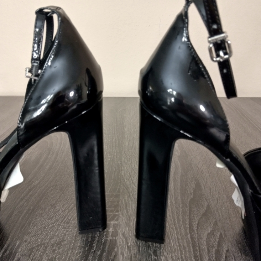 Gianni Bini woman's 91/2M black patent Leather Barbiecore Memory foam 5 1/2"heel - Picture 7 of 8
